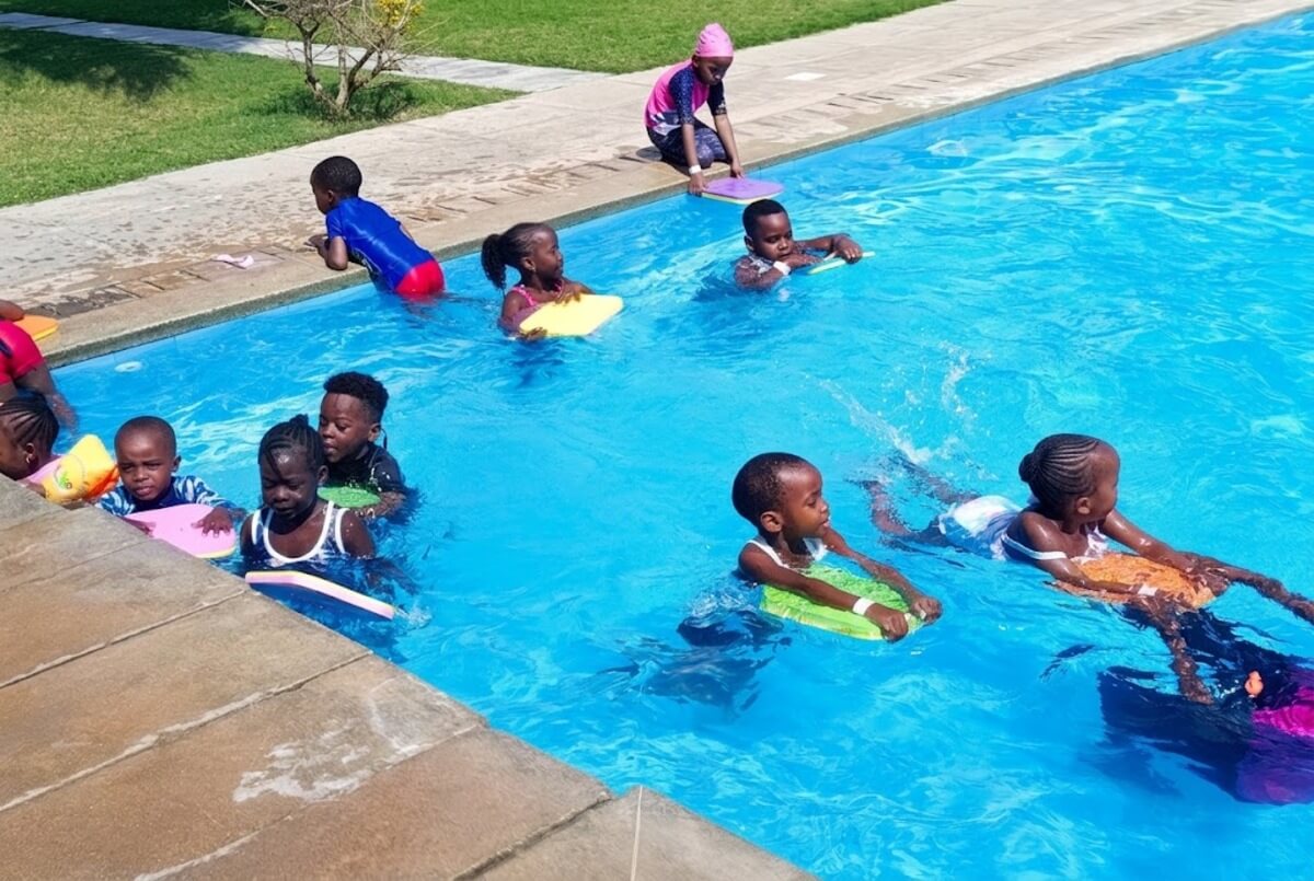 Distar School Swimming